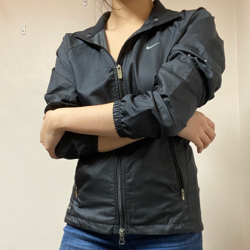 Nike storm fit windbreaker